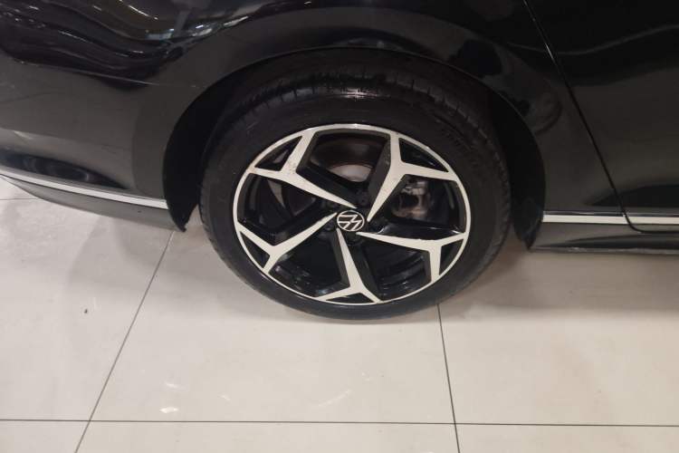 Used Volkswagen Magotan 2023 2 Million Units Limited Edition 330TSI DSG Leading Version Exterior 5