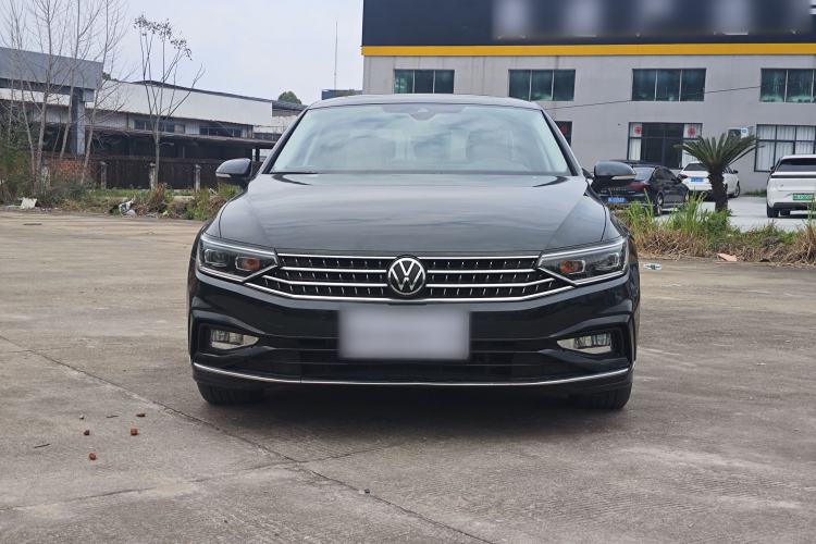 Used Volkswagen Magotan 2023 2 Million Units Limited Edition 330TSI DSG Leading Version Exterior 5