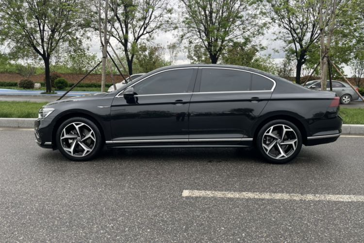 Used Volkswagen Magotan 2023 2 Million Units Commemorative Edition 330TSI DSG Luxury Version Exterior 5