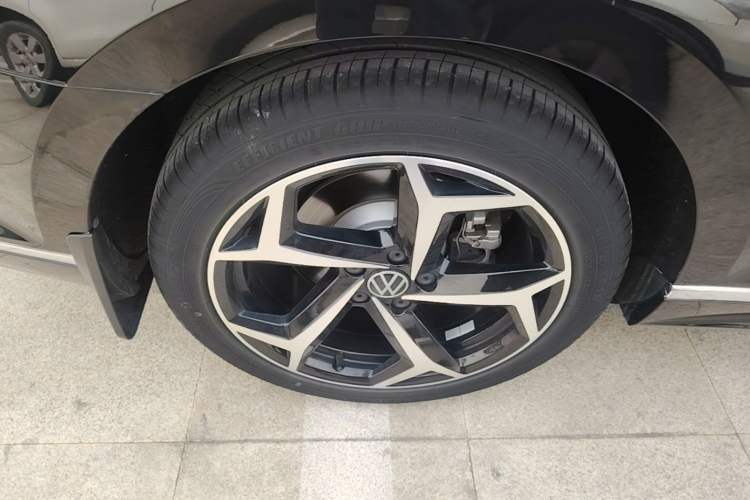 Used Volkswagen Magotan 2023 2 Million Units Limited Edition 330TSI DSG Leading Version Exterior 5