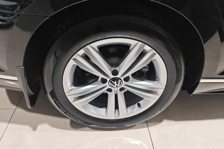 Used Volkswagen Magotan 2023 2 Million Units Limited-Edition 280TSI DSG Comfort Version Exterior 5
