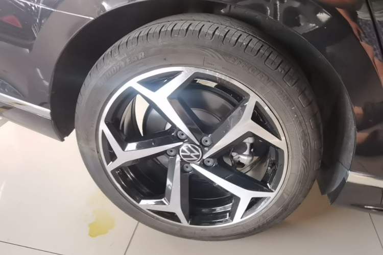 Used Volkswagen Magotan 2023 2 Million Units Limited Edition 330TSI DSG Leading Version Exterior 5