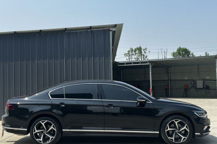 Used Volkswagen Magotan 2023 2 Million Units Limited Edition 330TSI DSG Leading Version Exterior 5