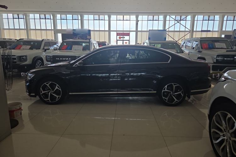 Used Volkswagen Magotan 2023 2 Million Units Limited Edition 330TSI DSG Leading Version Exterior 5