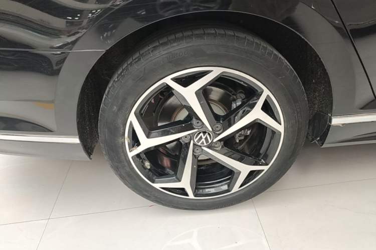 Used Volkswagen Magotan 2023 2 Million Units Commemorative Edition 330TSI DSG Luxury Version Exterior 5