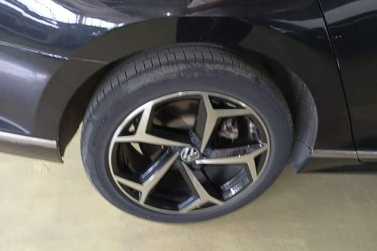Used Volkswagen Magotan 2023 2 Million Units Commemorative Edition 330TSI DSG Luxury Version Exterior 5