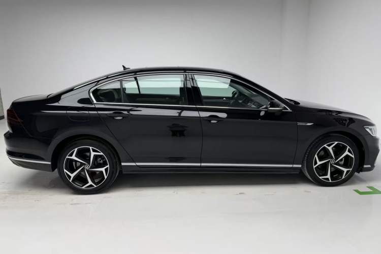 Used Volkswagen Magotan 2023 2 Million Units Limited Edition 330TSI DSG Leading Version Exterior 5