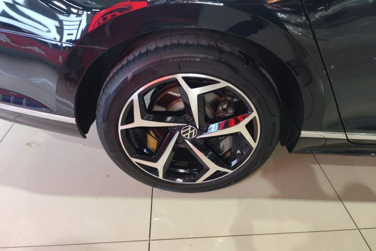 Used Volkswagen Magotan 2023 2 Million Units Limited Edition 330TSI DSG Leading Version Exterior 5