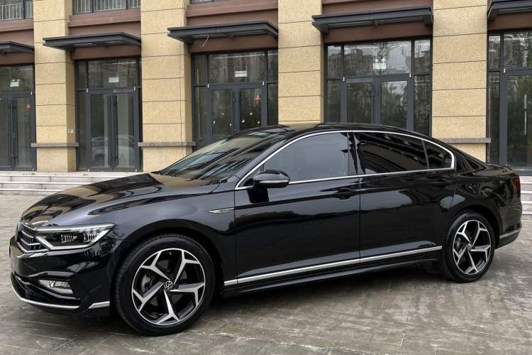 Used Volkswagen Magotan 2023 2 Million Units Commemorative Edition 330TSI DSG Luxury Version Exterior 5