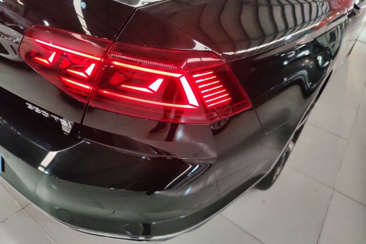 Used Volkswagen Magotan 2023 2 Million Units Commemorative Edition 330TSI DSG Luxury Version Exterior 6