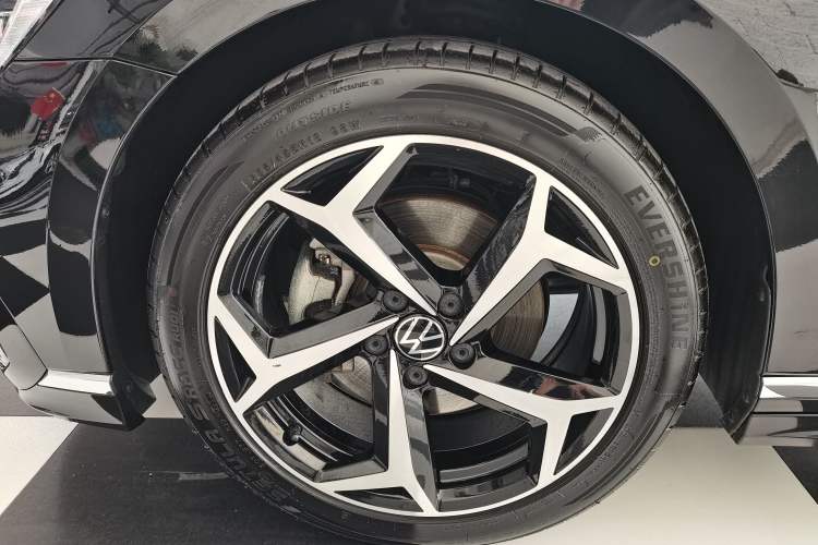 Used Volkswagen Magotan 2023 2 Million Units Commemorative Edition 330TSI DSG Luxury Version Exterior 6