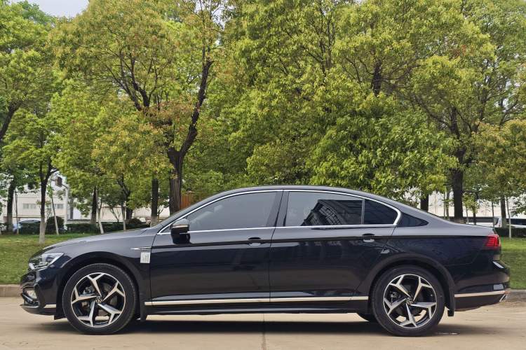 Used Volkswagen Magotan 2023 2 Million Units Commemorative Edition 330TSI DSG Luxury Version Exterior 6