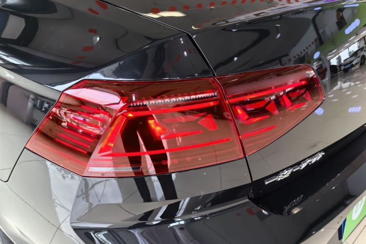 Used Volkswagen Magotan 2023 2 Million Units Commemorative Edition 330TSI DSG Luxury Version Exterior 6