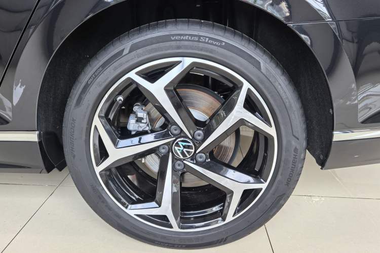 Used Volkswagen Magotan 2023 2 Million Units Commemorative Edition 330TSI DSG Luxury Version Exterior 7