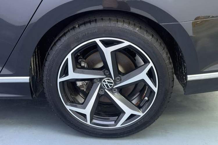 Used Volkswagen Magotan 2023 2 Million Units Commemorative Edition 330TSI DSG Luxury Version Exterior 8