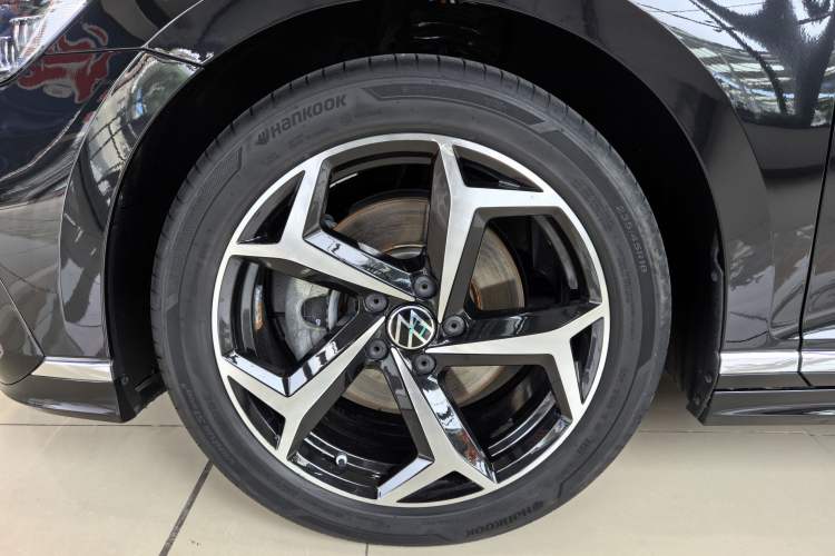 Used Volkswagen Magotan 2023 2 Million Units Commemorative Edition 330TSI DSG Luxury Version Exterior 8