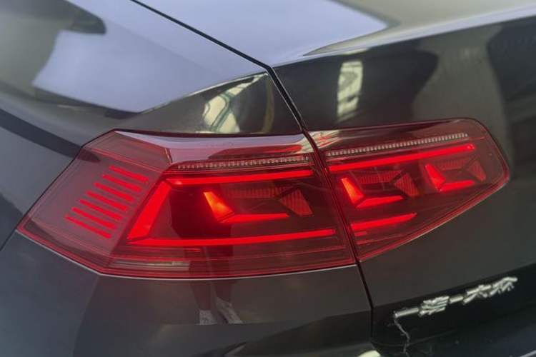 Used Volkswagen Magotan 2023 2 Million Units Commemorative Edition 330TSI DSG Luxury Version Exterior 9