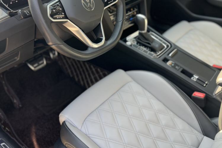 Used Volkswagen Magotan 2023 2 Million Units Limited Edition 330TSI DSG Leading Version Exterior 9