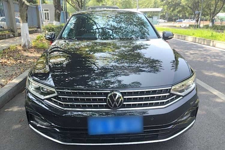 Used Volkswagen Magotan 2023 2 Million Units Commemorative Edition 330TSI DSG Luxury Version Front
