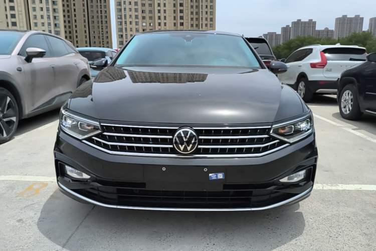 Used Volkswagen Magotan 2023 2 Million Units Commemorative Edition 330TSI DSG Luxury Version Front