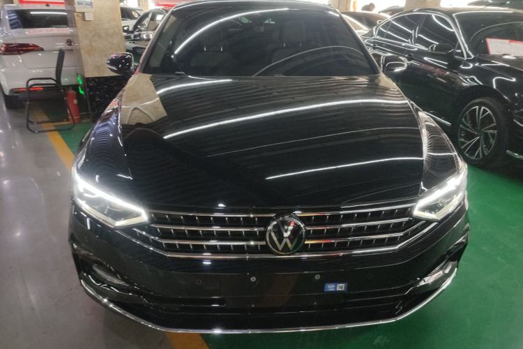 Used Volkswagen Magotan 2023 2 Million Units Commemorative Edition 330TSI DSG Luxury Version Front
