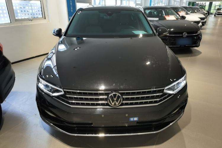 Used Volkswagen Magotan 2023 2 Million Units Commemorative Edition 330TSI DSG Luxury Version Front