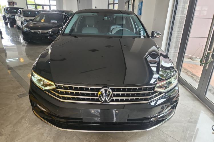 Used Volkswagen Magotan 2023 2 Million Units Limited Edition 330TSI DSG Leading Version Front