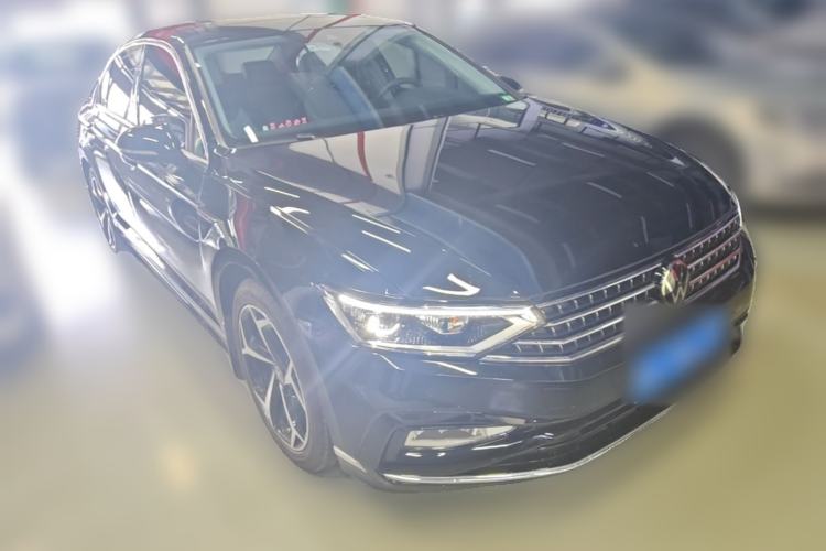 Used Volkswagen Magotan 2023 2 Million Units Limited Edition 330TSI DSG Leading Version Front Right 45 Deg