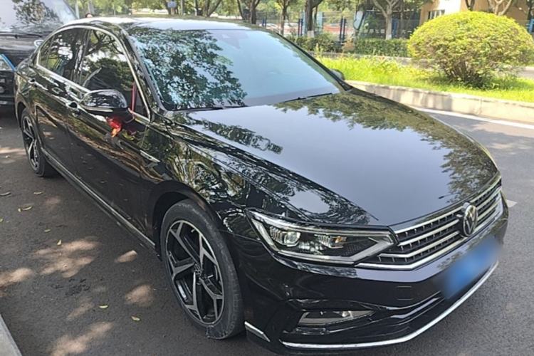 Used Volkswagen Magotan 2023 2 Million Units Commemorative Edition 330TSI DSG Luxury Version Front Right 45 Deg