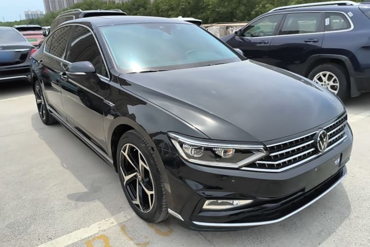 Used Volkswagen Magotan 2023 2 Million Units Commemorative Edition 330TSI DSG Luxury Version Front Right 45 Deg
