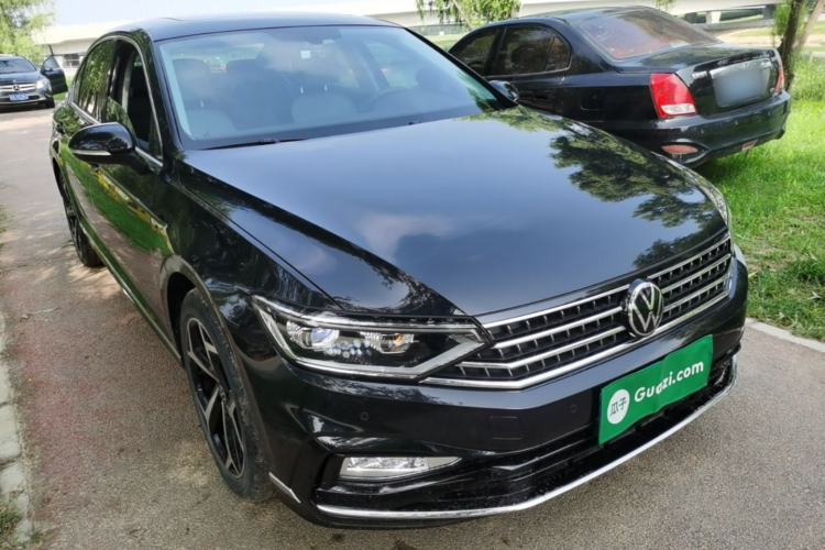 Used Volkswagen Magotan 2023 2 Million Units Limited Edition 330TSI DSG Leading Version Front Right 45 Deg