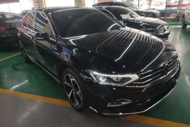 Used Volkswagen Magotan 2023 2 Million Units Commemorative Edition 330TSI DSG Luxury Version Front Right 45 Deg