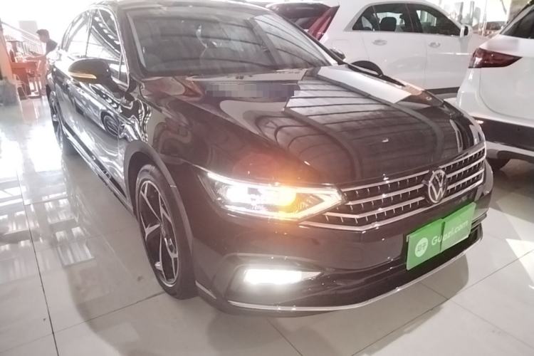 Used Volkswagen Magotan 2023 2 Million Units Commemorative Edition 330TSI DSG Luxury Version Front Right 45 Deg