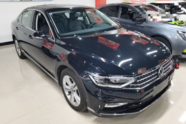Used Volkswagen Magotan 2023 2 Million Units Limited-Edition 280TSI DSG Comfort Version Front Right 45 Deg