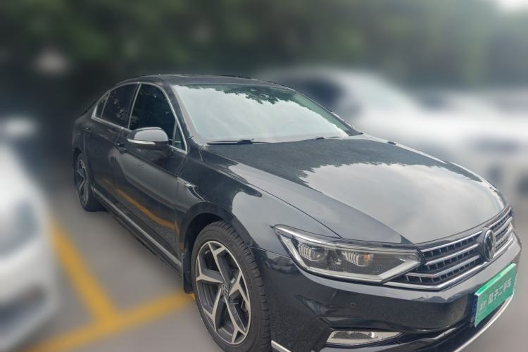 Used Volkswagen Magotan 2023 2 Million Units Commemorative Edition 330TSI DSG Luxury Version Front Right 45 Deg