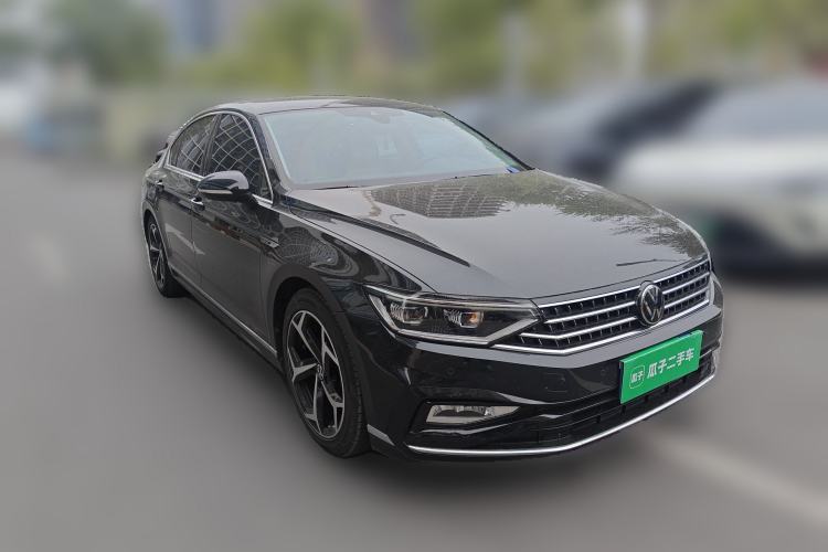 Used Volkswagen Magotan 2023 2 Million Units Commemorative Edition 330TSI DSG Luxury Version Front Right 45 Deg