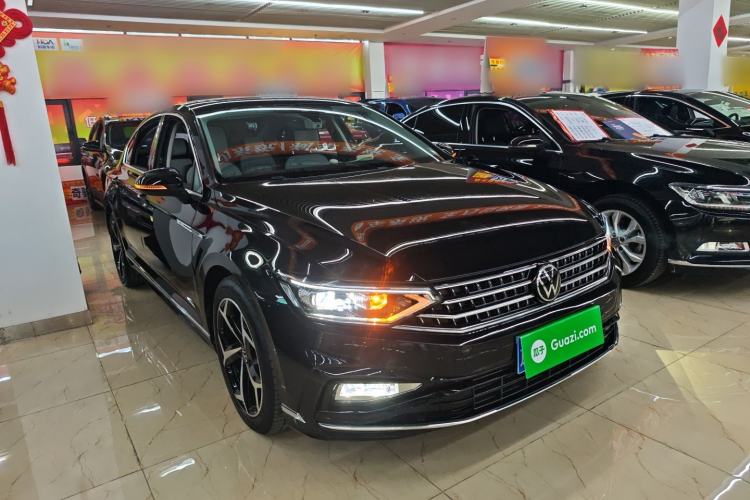 Used Volkswagen Magotan 2023 2 Million Units Commemorative Edition 330TSI DSG Luxury Version Front Right 45 Deg