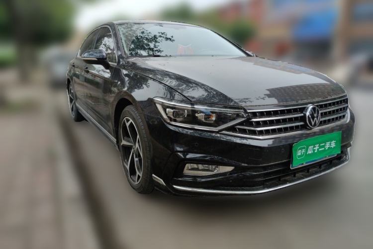 Used Volkswagen Magotan 2023 2 Million Units Limited Edition 330TSI DSG Leading Version Front Right 45 Deg