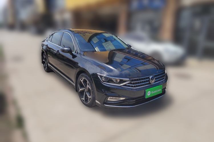 Used Volkswagen Magotan 2023 2 Million Units Limited Edition 330TSI DSG Leading Version Front Right 45 Deg