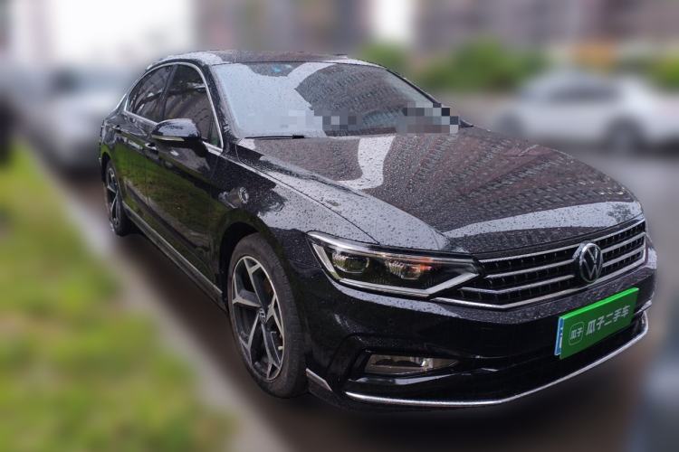 Used Volkswagen Magotan 2023 2 Million Units Limited Edition 330TSI DSG Leading Version Front Right 45 Deg
