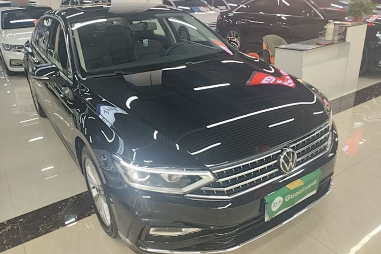 Used Volkswagen Magotan 2023 2 Million Units Limited-Edition 280TSI DSG Comfort Version Front Right 45 Deg