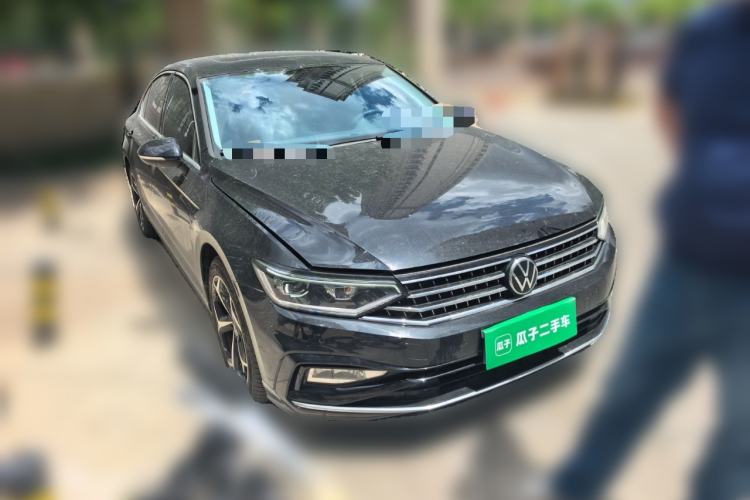 Used Volkswagen Magotan 2023 2 Million Units Limited Edition 330TSI DSG Leading Version Front Right 45 Deg