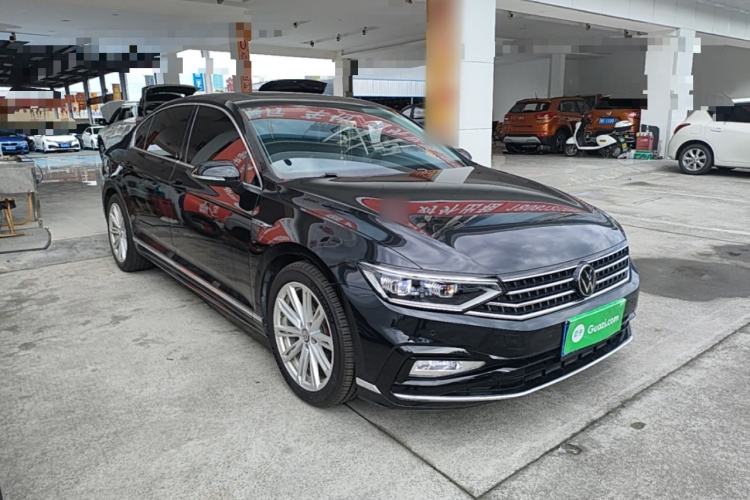 Used Volkswagen Magotan 2023 2 Million Units Limited Edition 330TSI DSG Leading Version Front Right 45 Deg