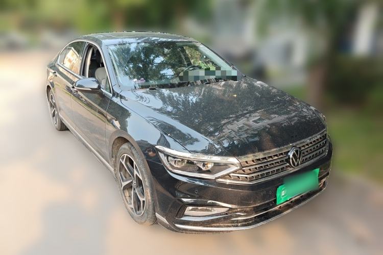Used Volkswagen Magotan 2023 2 Million Units Limited Edition 330TSI DSG Leading Version Front Right 45 Deg