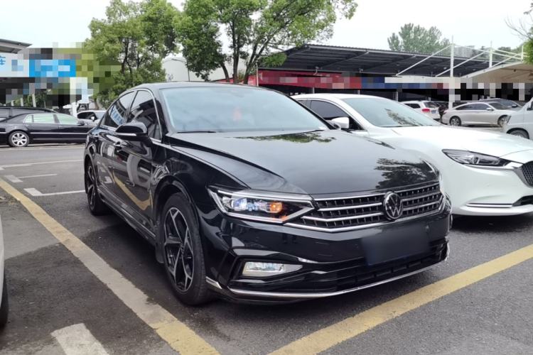 Used Volkswagen Magotan 2023 2 Million Units Limited Edition 330TSI DSG Leading Version Front Right 45 Deg