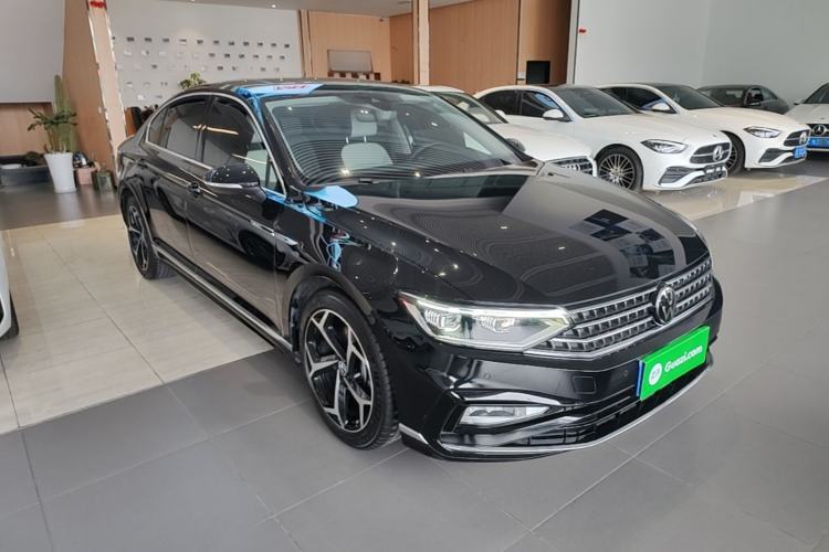 Used Volkswagen Magotan 2023 2 Million Units Commemorative Edition 330TSI DSG Luxury Version Front Right 45 Deg