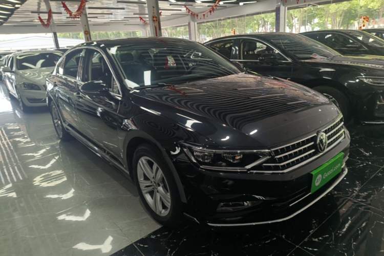 Used Volkswagen Magotan 2023 2 Million Units Limited-Edition 280TSI DSG Comfort Version Front Right 45 Deg
