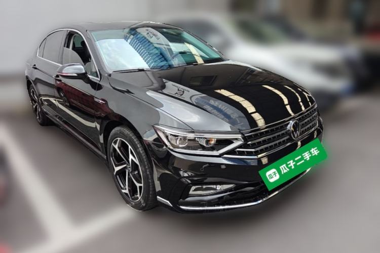 Used Volkswagen Magotan 2023 2 Million Units Commemorative Edition 330TSI DSG Luxury Version Front Right 45 Deg