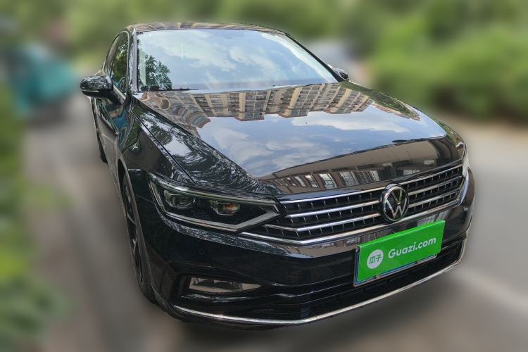 Used Volkswagen Magotan 2023 2 Million Units Limited Edition 330TSI DSG Leading Version Front Right 45 Deg