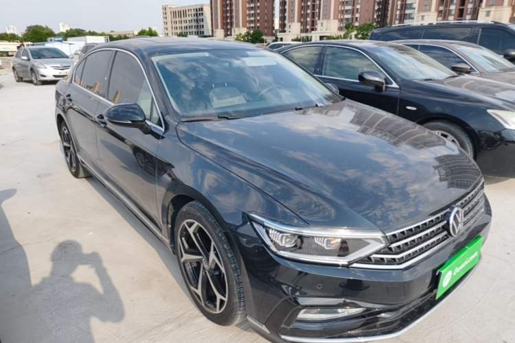 Used Volkswagen Magotan 2023 2 Million Units Limited Edition 330TSI DSG Leading Version Front Right 45 Deg